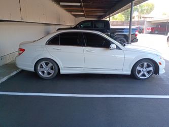 2011 Mercedes Benz c300 ( white) 4 door sunroof