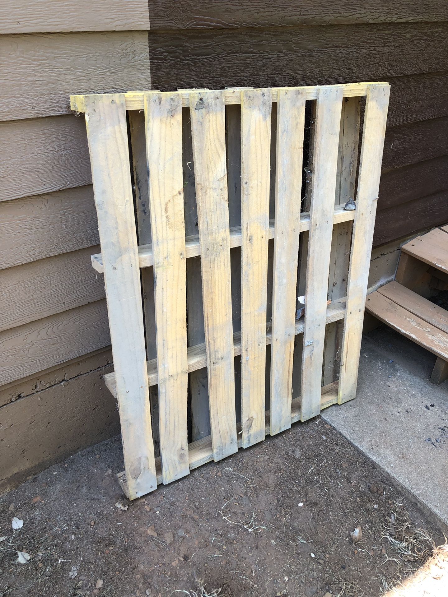 FREE WOOD PALLET