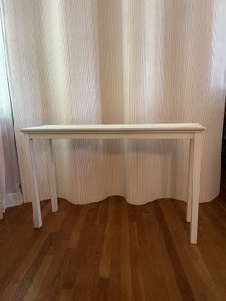 Table. White Wood Entry Console