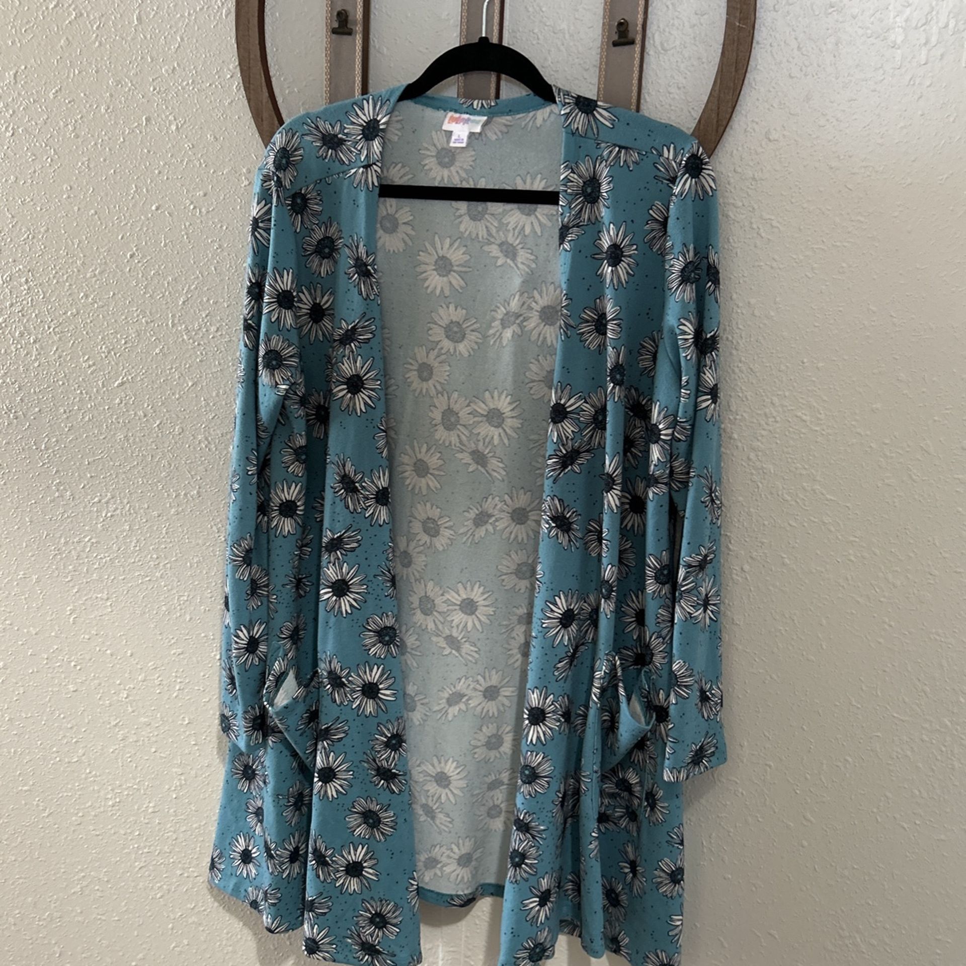 Lularo Size Large Sweater With