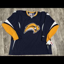 NWT Buffalo Sabres Jersey 