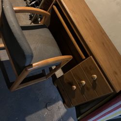 Desk With Chair 