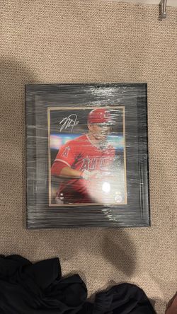 Mike trout Fully authenticated, autographed, framed and sealed