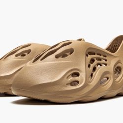 Brand New Adidas Yeezy Foam RNNR Ochre Size 10 Men’s 