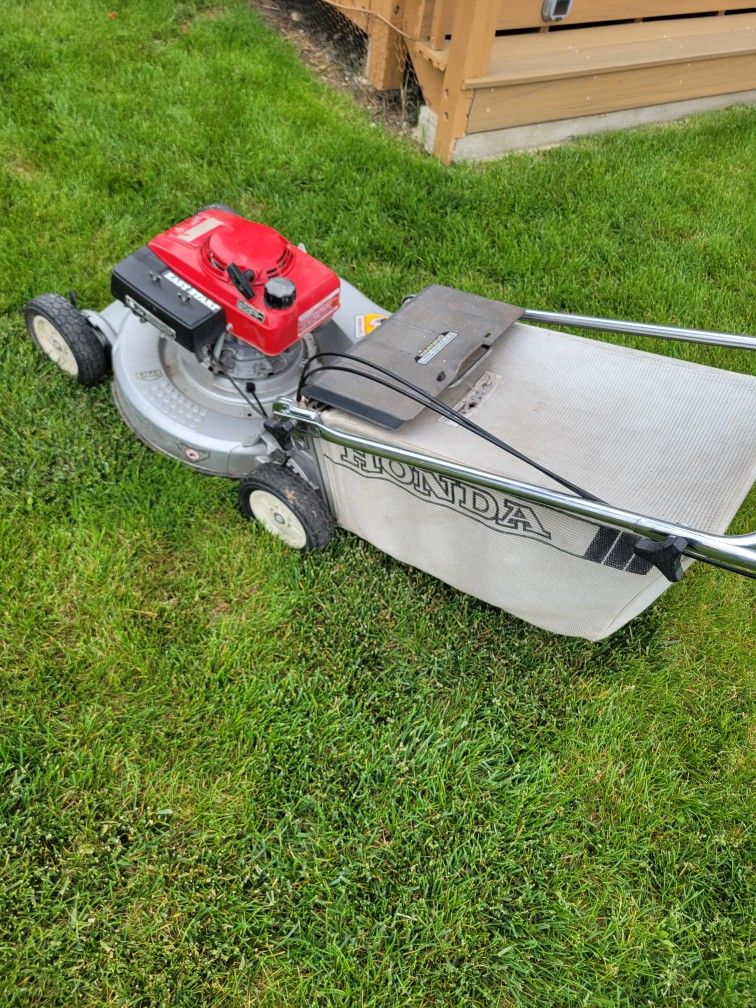 Vintage 1984 Easy Start Honda Hr214 Push Mower With Blade Brake Clutch Large Bag New Carburetor And New Starter Rope Great Condition Very Well Built