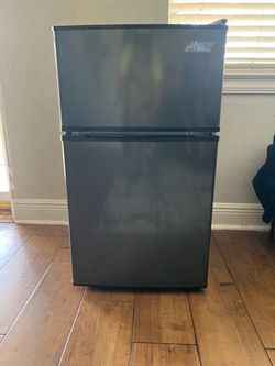 Arctic King Mini Refrigerator