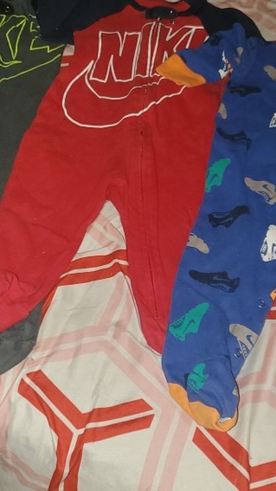 3 Nike Onsies Great Condition Size 9months