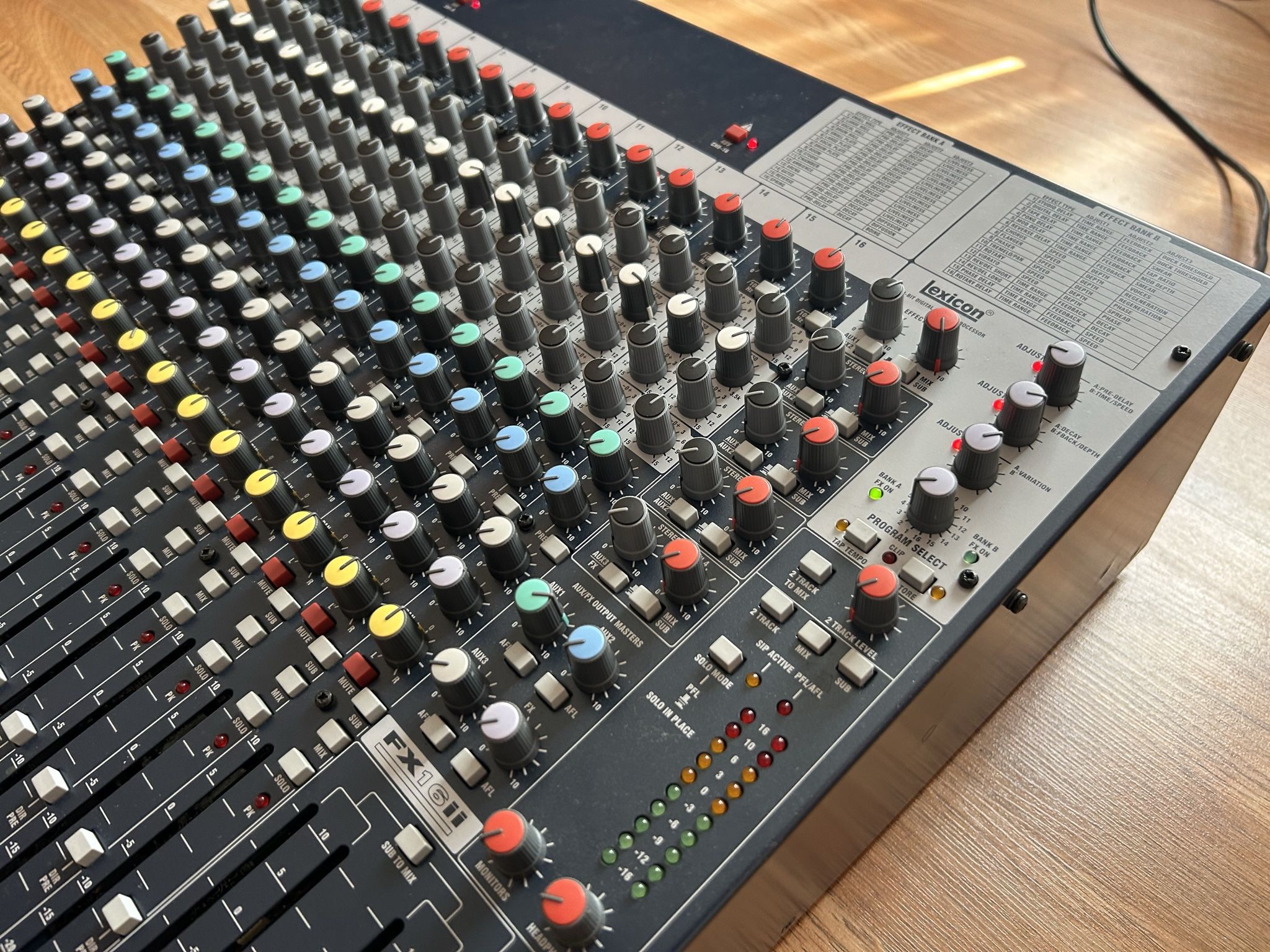 Soundcraft Mixer 16 ch w/ FX - FX16ii for Sale in Los Soundcraft Mixer 16 ch w/ FX - FX16ii for Sale in Los