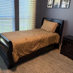 Ashley Furniture Twin Bedroom Set – Complete Set