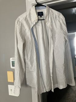 Men’s dress shirt size medium