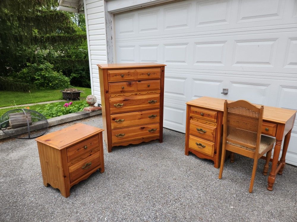 Broyhill Used Furniture Set