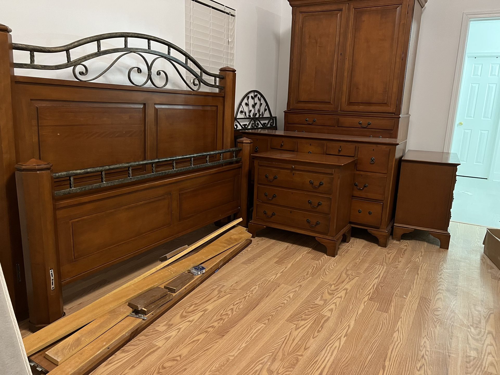 5 Pieces Bedroom Set for Sale in Smoke Rise, GA OfferUp