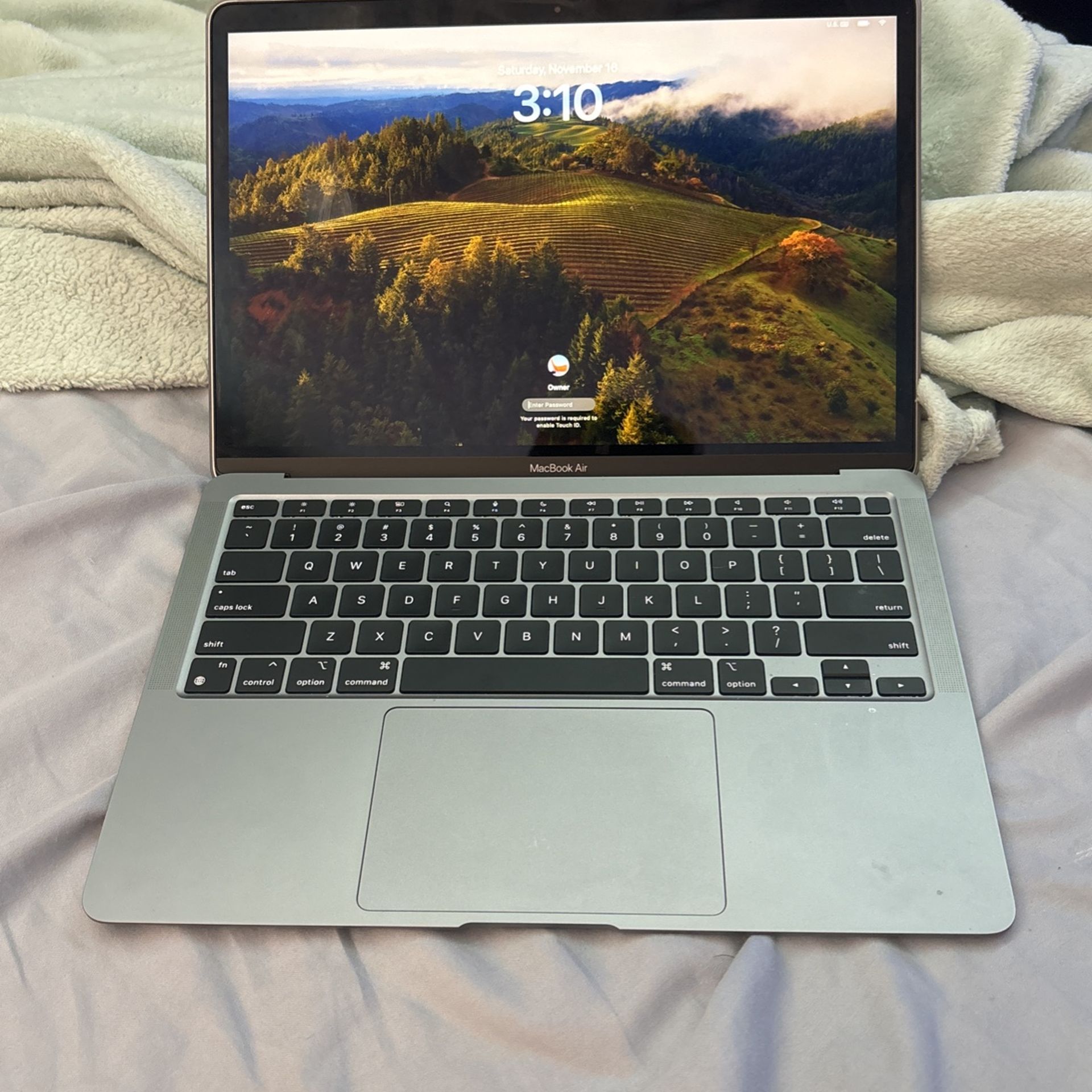 MacBook Air 2020 M1 8GB ram