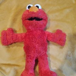 Elmo-Uses Batteries