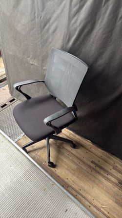 Black Mesh Back Office Chair with Wheels
