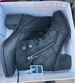 NEW Black Combat Boots with Side Zipper – Women's Size 10 (In Box)