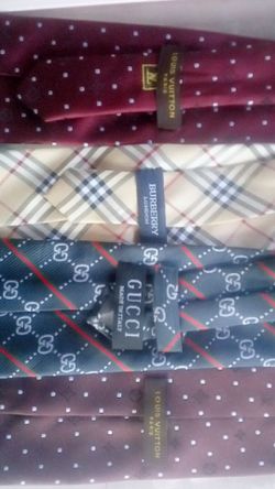 Burberry, Louis Vuitton, Gucci Mens Ties.