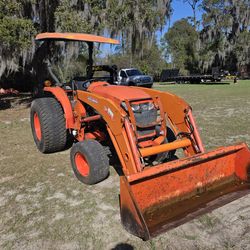 Kubota L4701 tractor loader 4x4