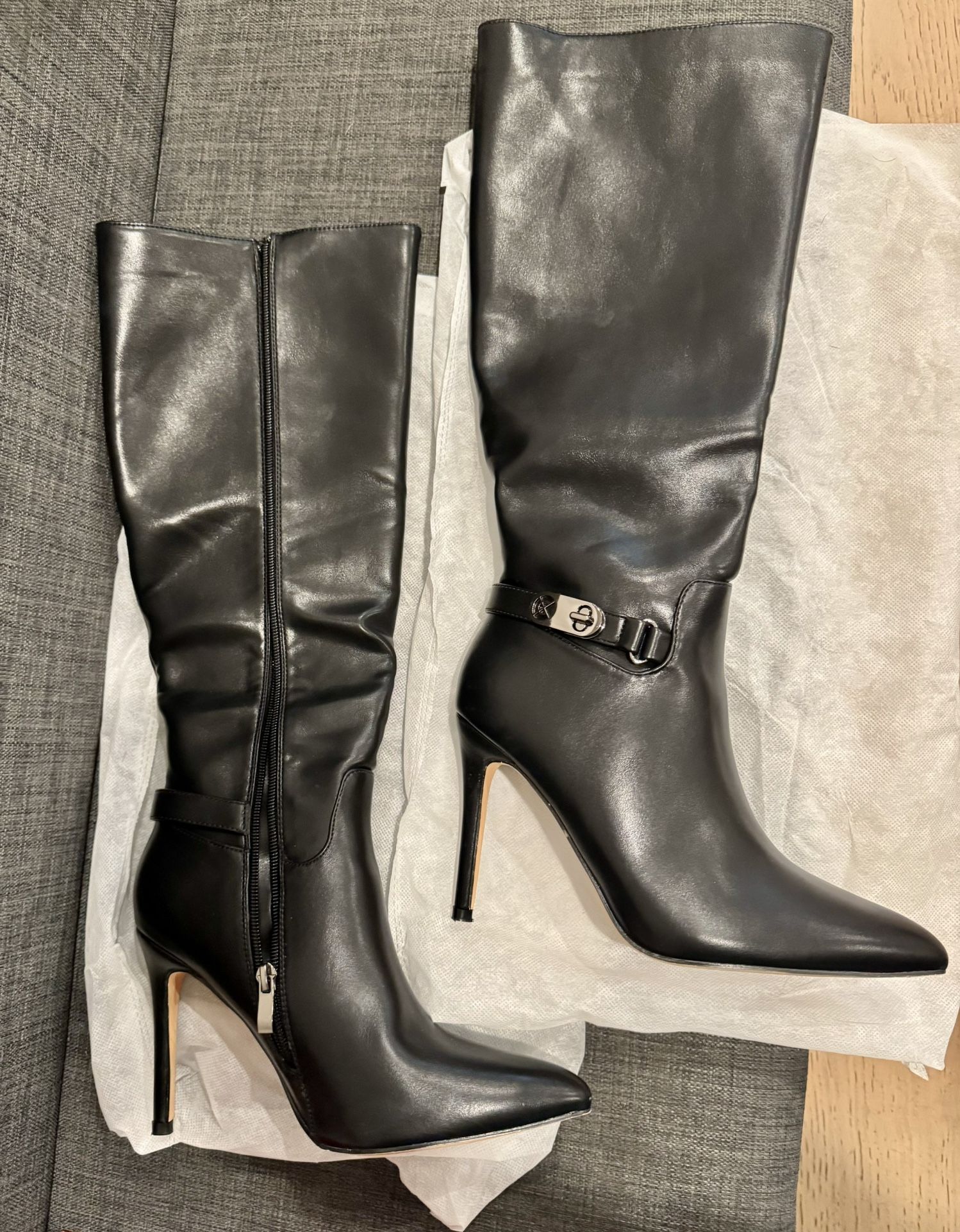 Like New Women’s Knee High Boots (Size 8)