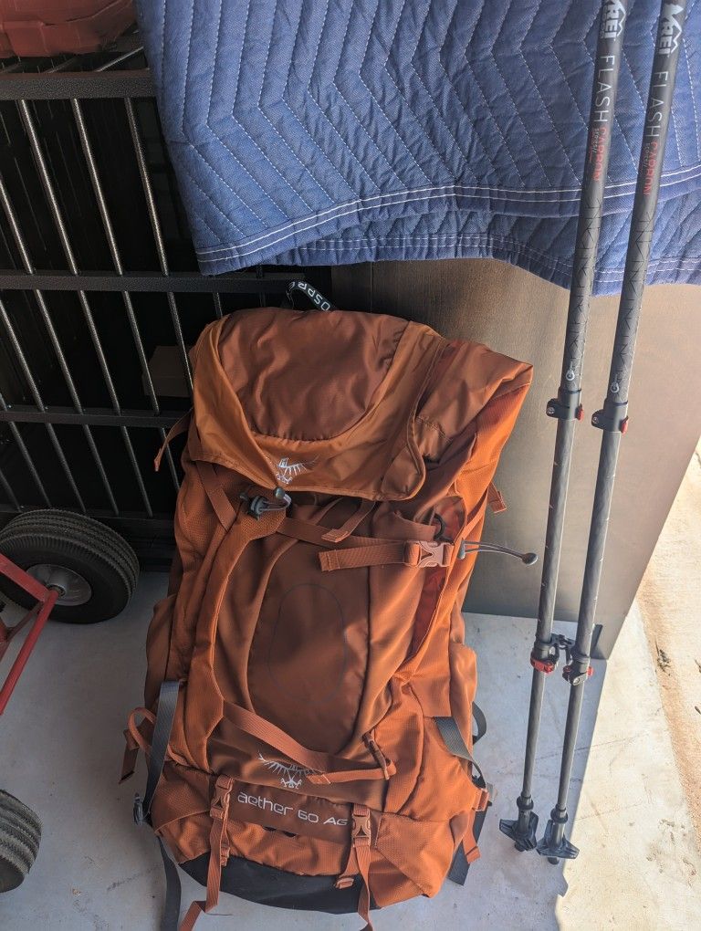 Osprey Backpack/Trek Flash Hiking Sticks.