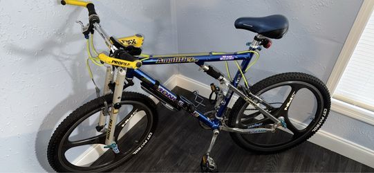 Mongoose Professional Amplifier 2 downhill racer