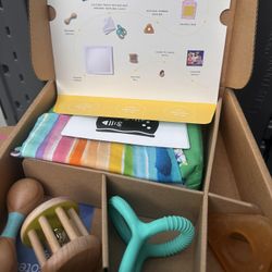Lovevery - The Charmer Play Kit - 3-4 Months