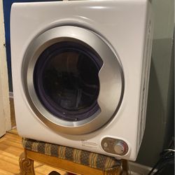 Avanti Portable Compact Electric Dryer 