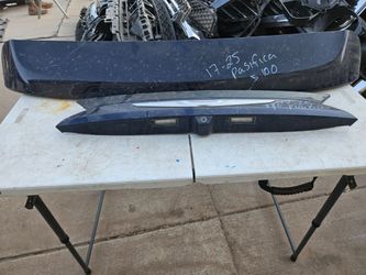 Chrysler pacifica tailgate plastic center spoiler oem