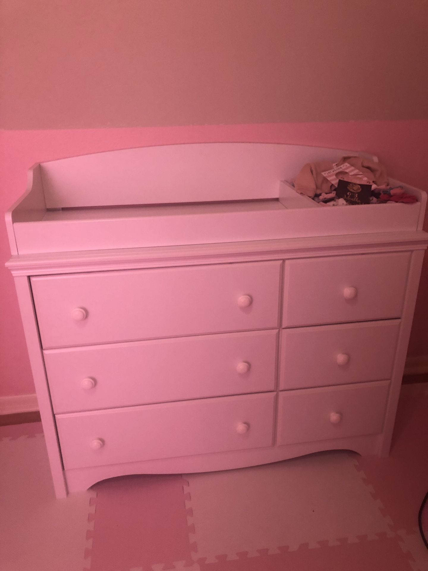 BABY DRESSER WITH CHANGING TABLE