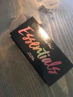 Violet Voss essentials pro series eye shadow palette makeup