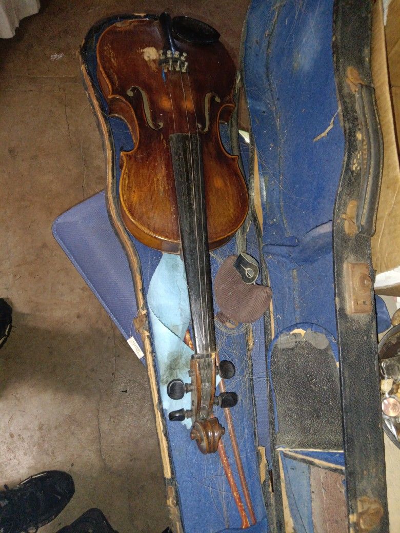 Antique violin