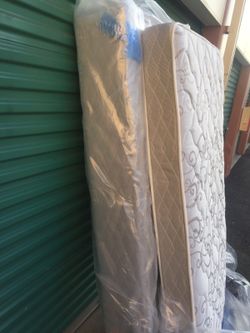Serta twin sizes bed like new condition
