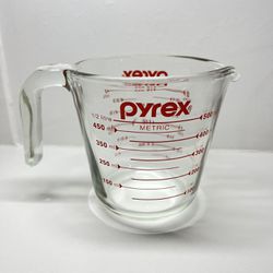 Vintage Measuring Jug PYREX  Clear Glass Measuring Cup 1/2 litre