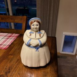 Shawnee Dutch Girl Cookie Jar Vintage 1940s