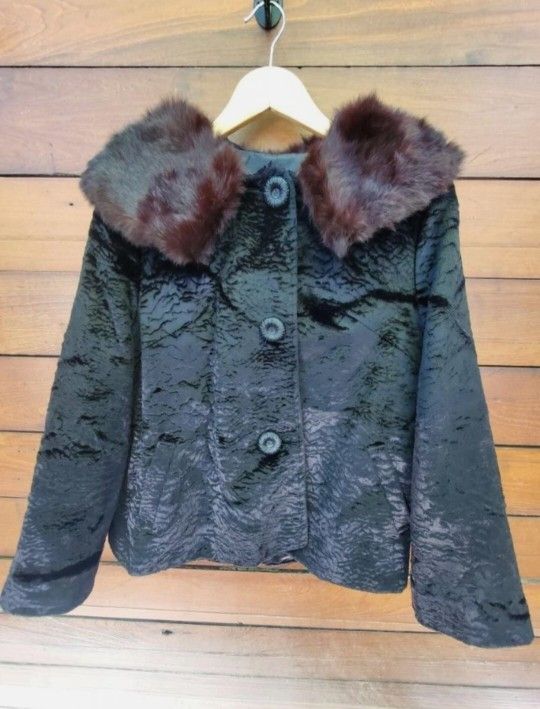 Vintage Women's Fur Collar Coaat Beautiful!