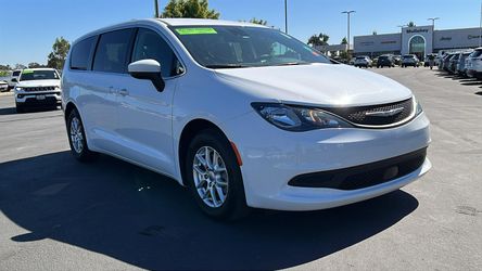 2023 Chrysler Voyager