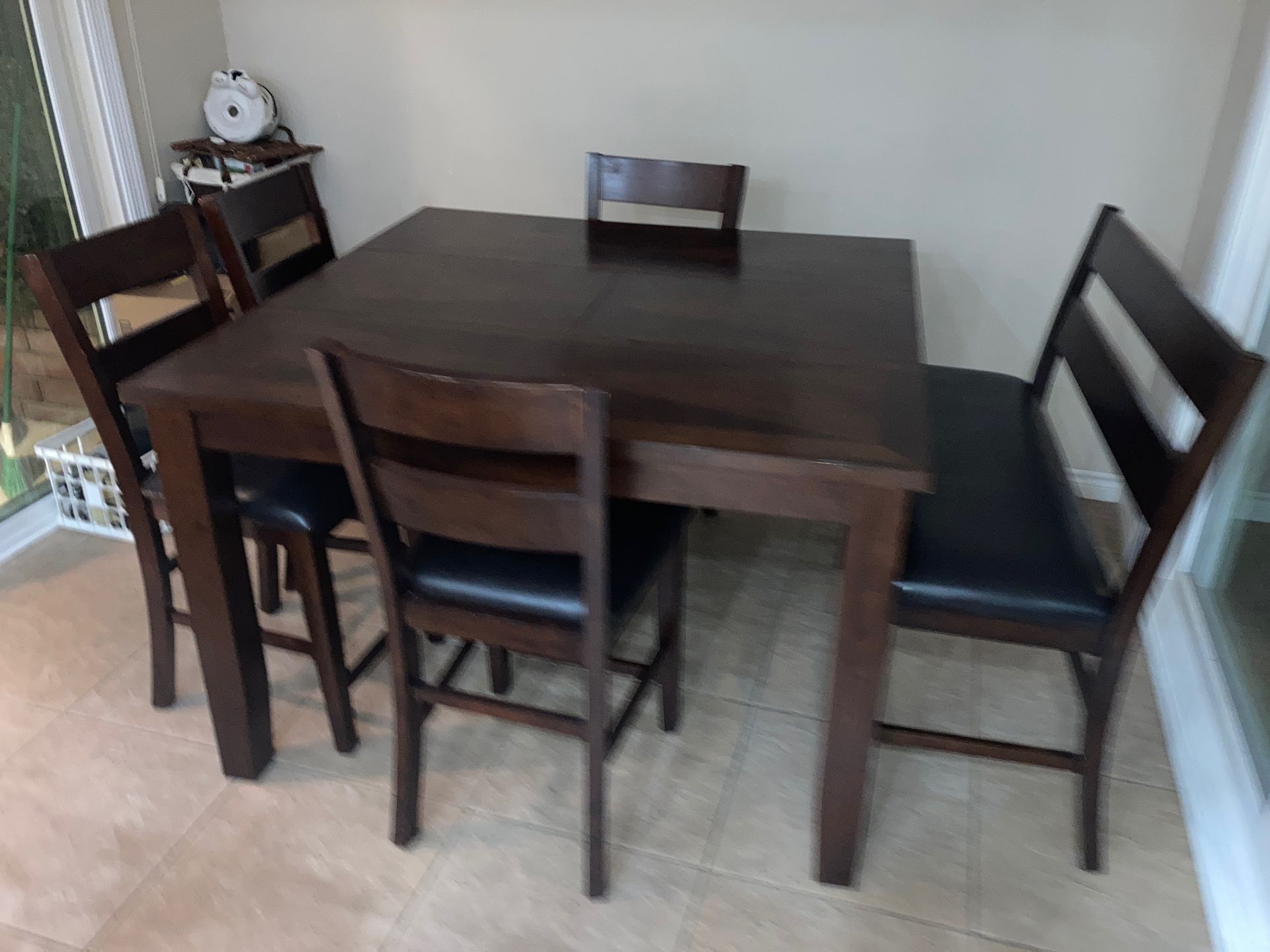 Dining table set