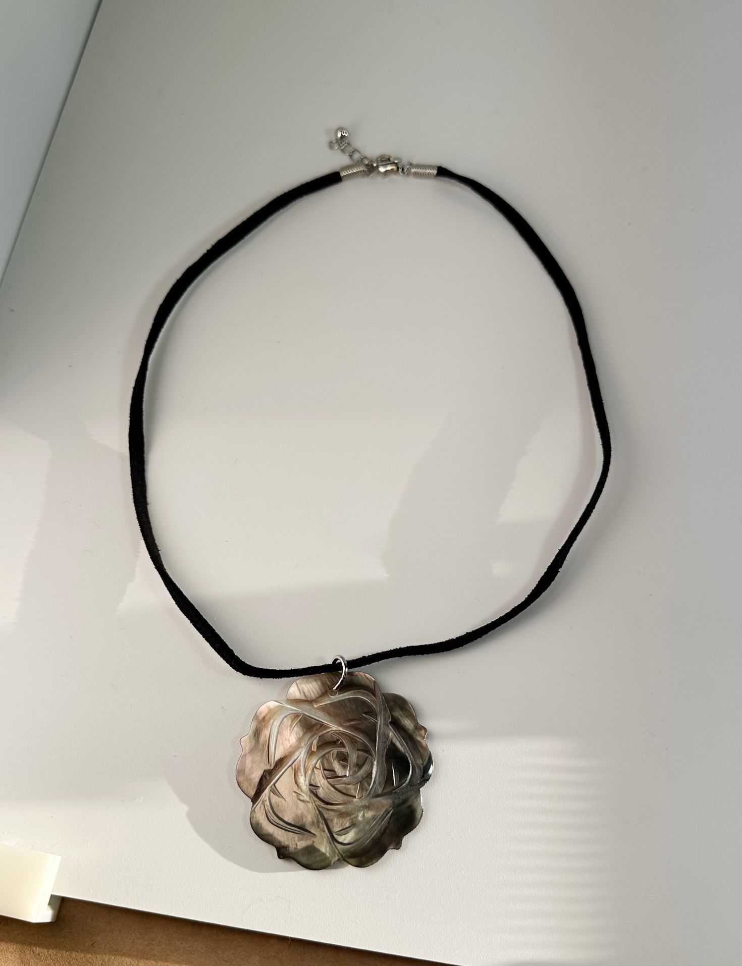 Abalone/mother of Pearl Pendant Necklace