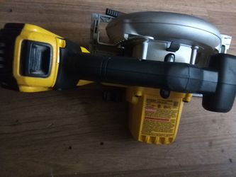 DeWalt with battery cordless circular saw