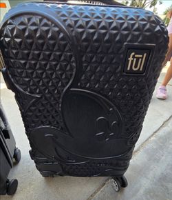Micket carry on suitcase