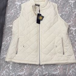 Really Cute Quilted Cream Color Vest, Stand Collar Lightweight Zip Up Vest. Size L 