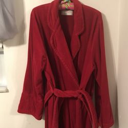 Plush Warm And Cozy Red Long Bath Robe. Keeps You Warm!! Size Large. Approximately 51 inches From Collar To Hem. 39 inches From Arm Hole To Hem