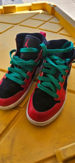 USED KIDS NIKES SIZE 12C