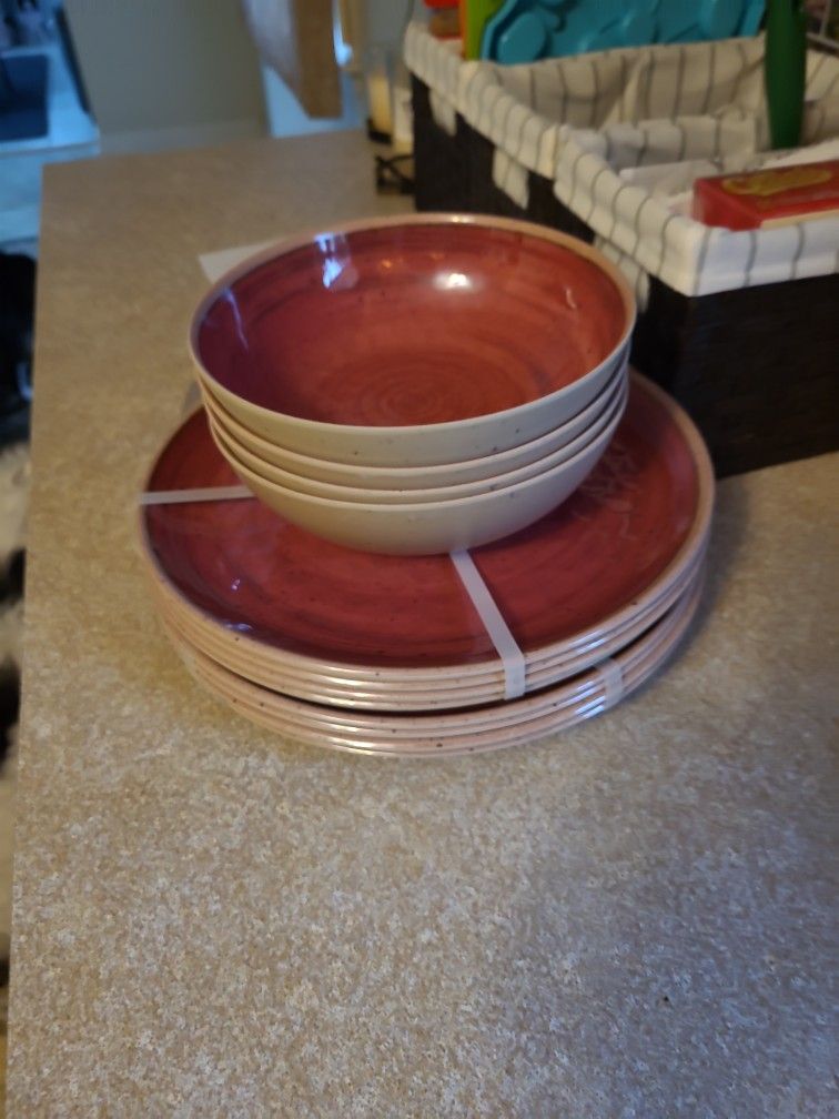 8 Large Plates And 4 Bowls