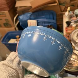 Vintage Pyrex Blue Snowflake Mixing Bowl – Cinderella Style