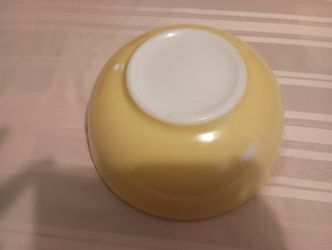 Large Pyrex Primary Bowl Yellow 🟡