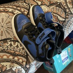 Kids Nikes Size 3