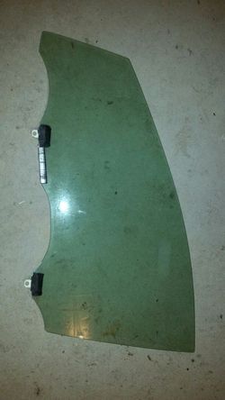 03 09 Toyota Prius driver door glass