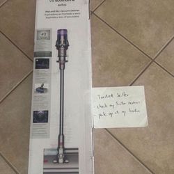 Dyson V9 Submarine Extra Cordless Wet and Dry Stick Vacuum with Wet Cleaner Head With Gift Of Purchase