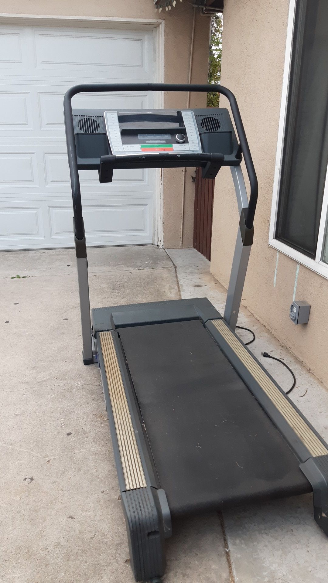 Treadmill running machine